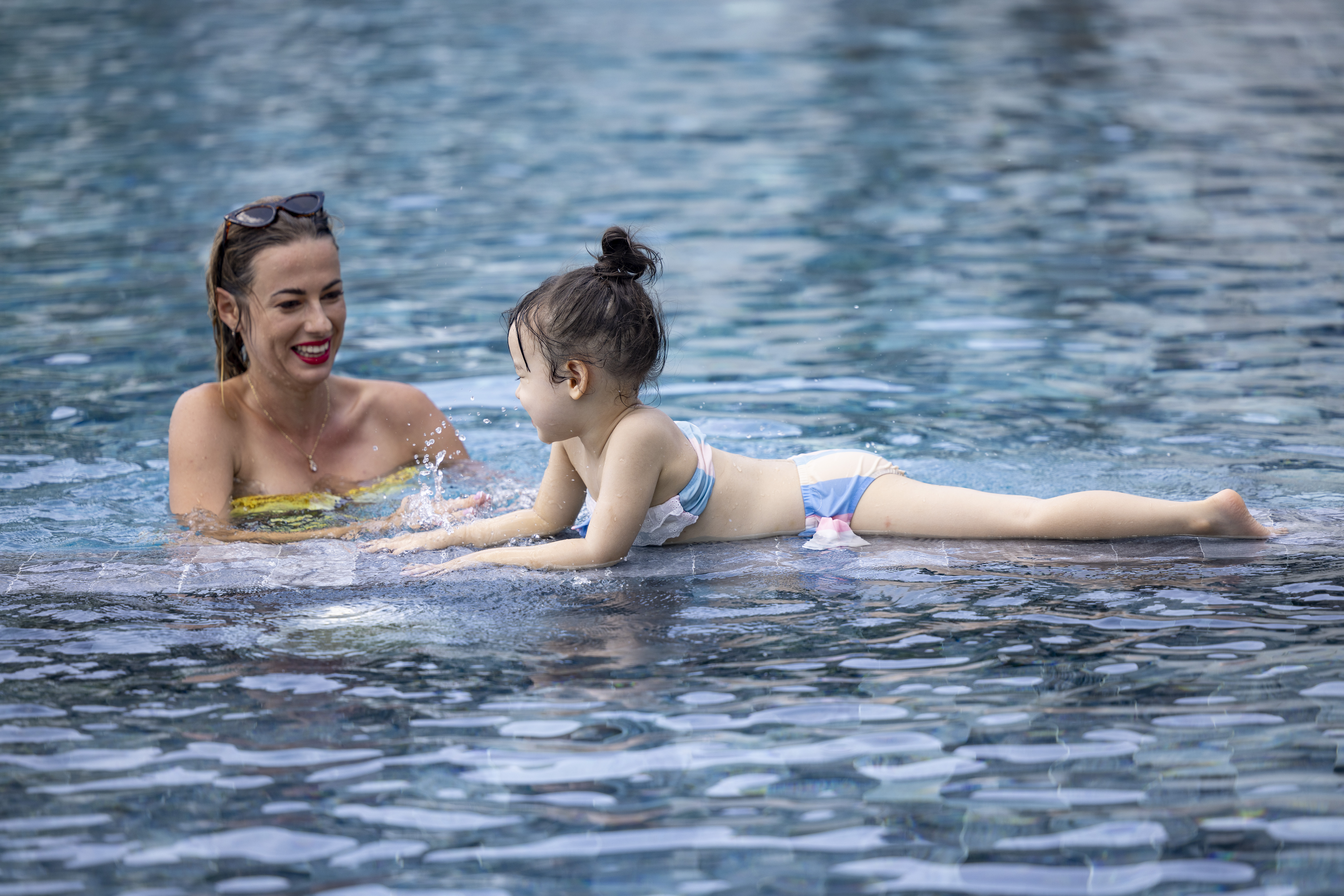 Family Fun - Trẻ em vui chơi hồ bơi